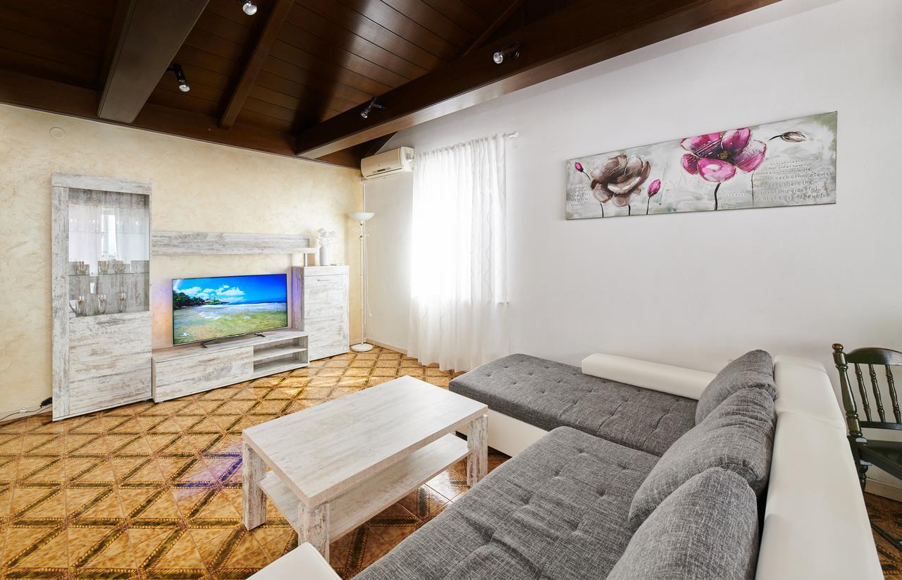Apartments Gvarda อูมัค ภายนอก รูปภาพ