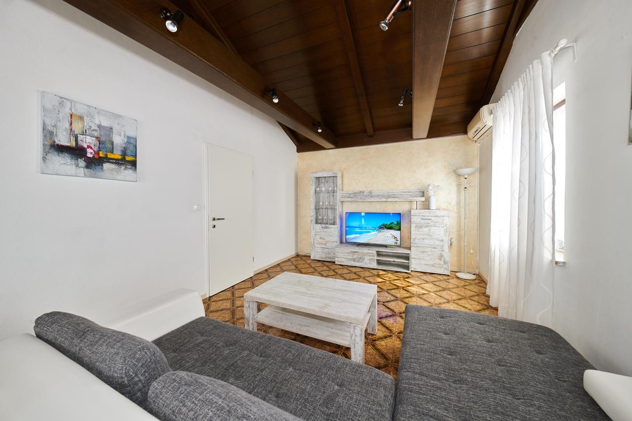 Apartments Gvarda อูมัค ภายนอก รูปภาพ